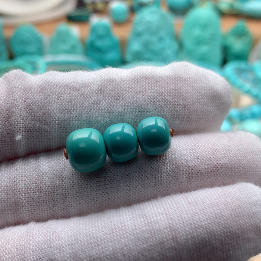 绿松石颈饰未镶嵌