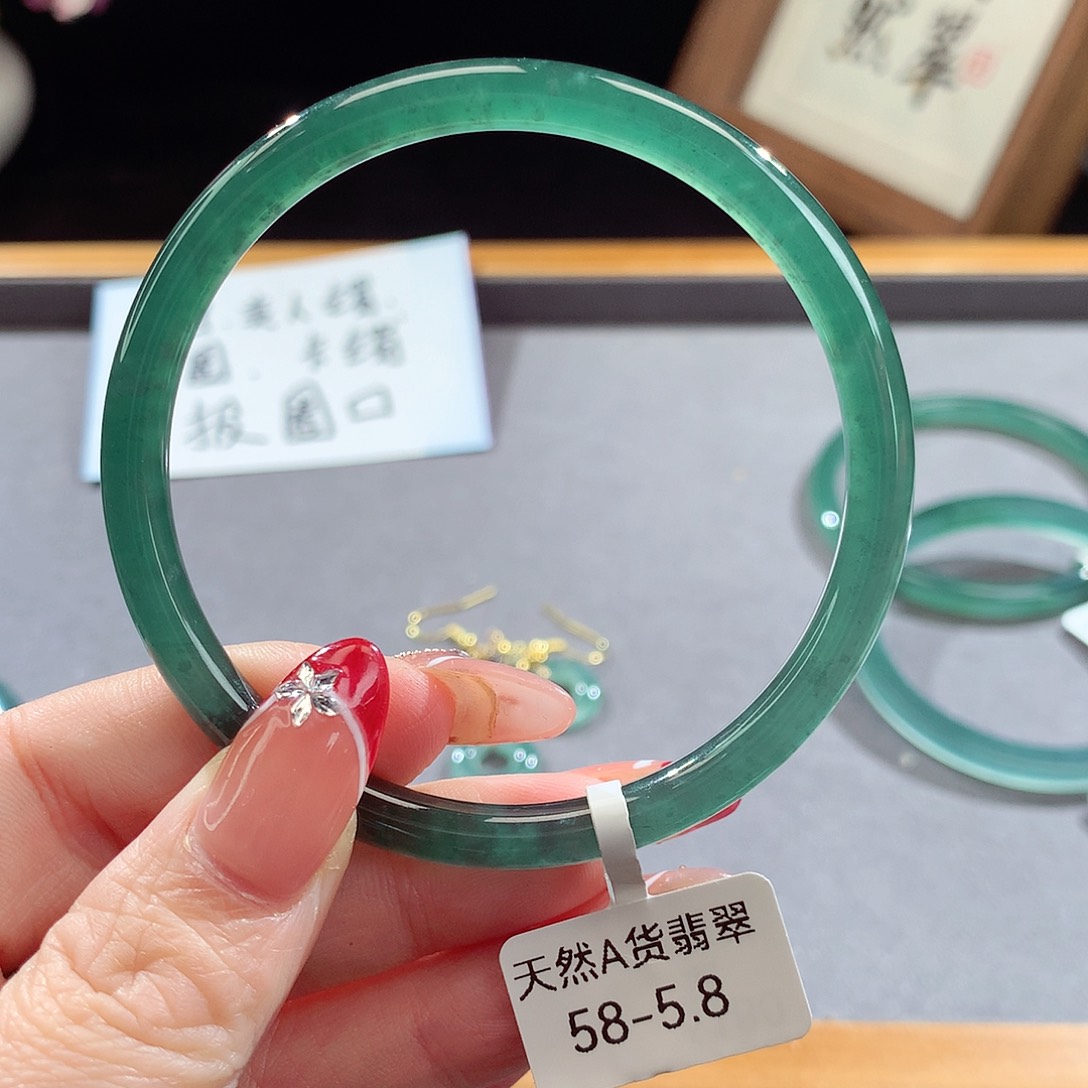 翡翠手镯（圆镯）未镶嵌