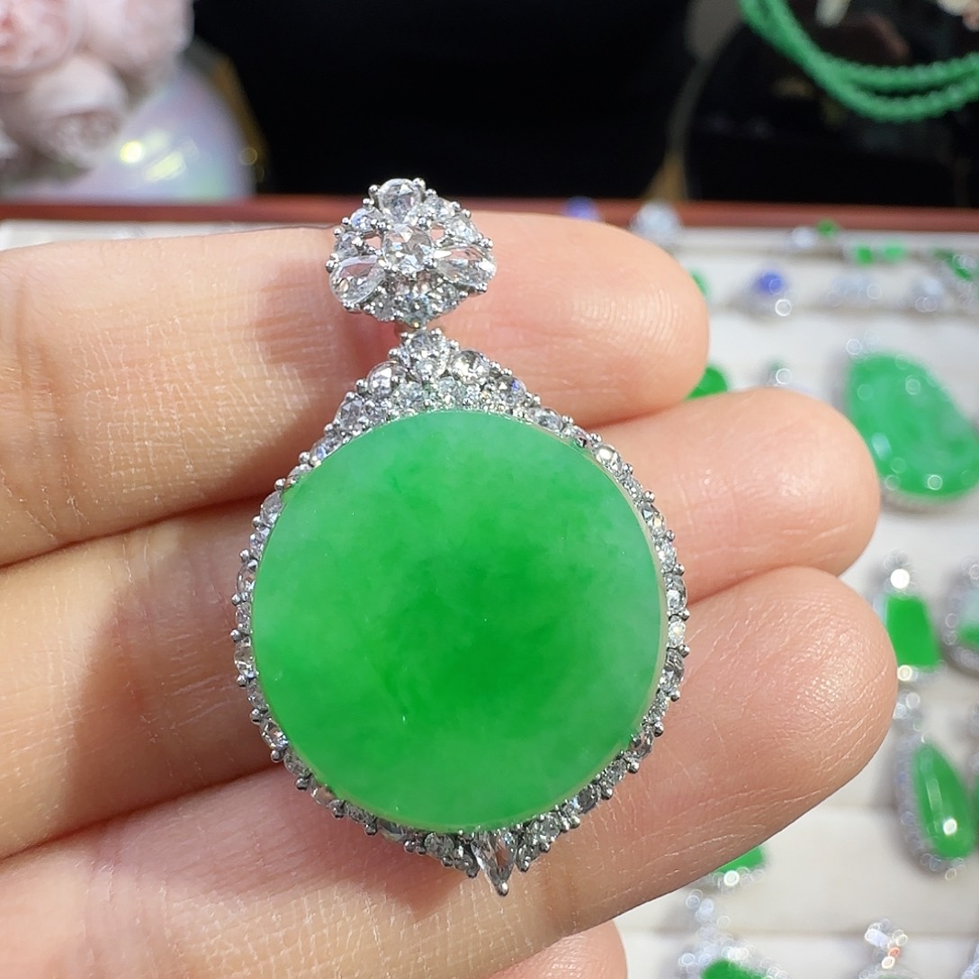 翡翠吊坠(不含链)18K金镶嵌