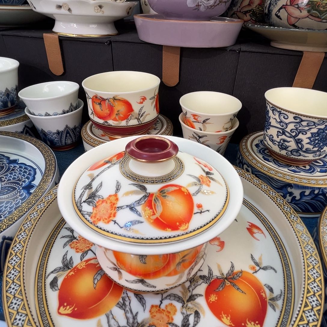 这些盖碗很漂亮！！