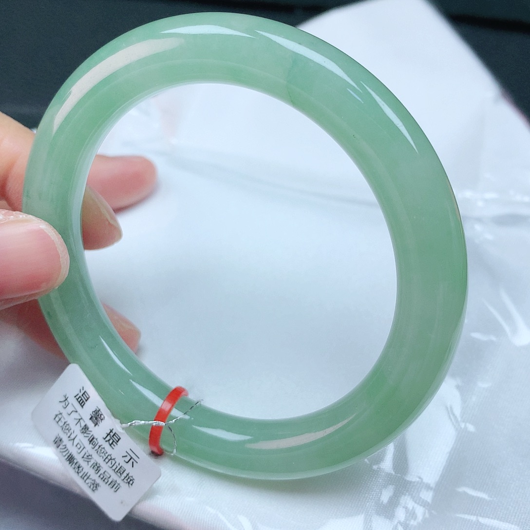 翡翠手镯未镶嵌 55圈