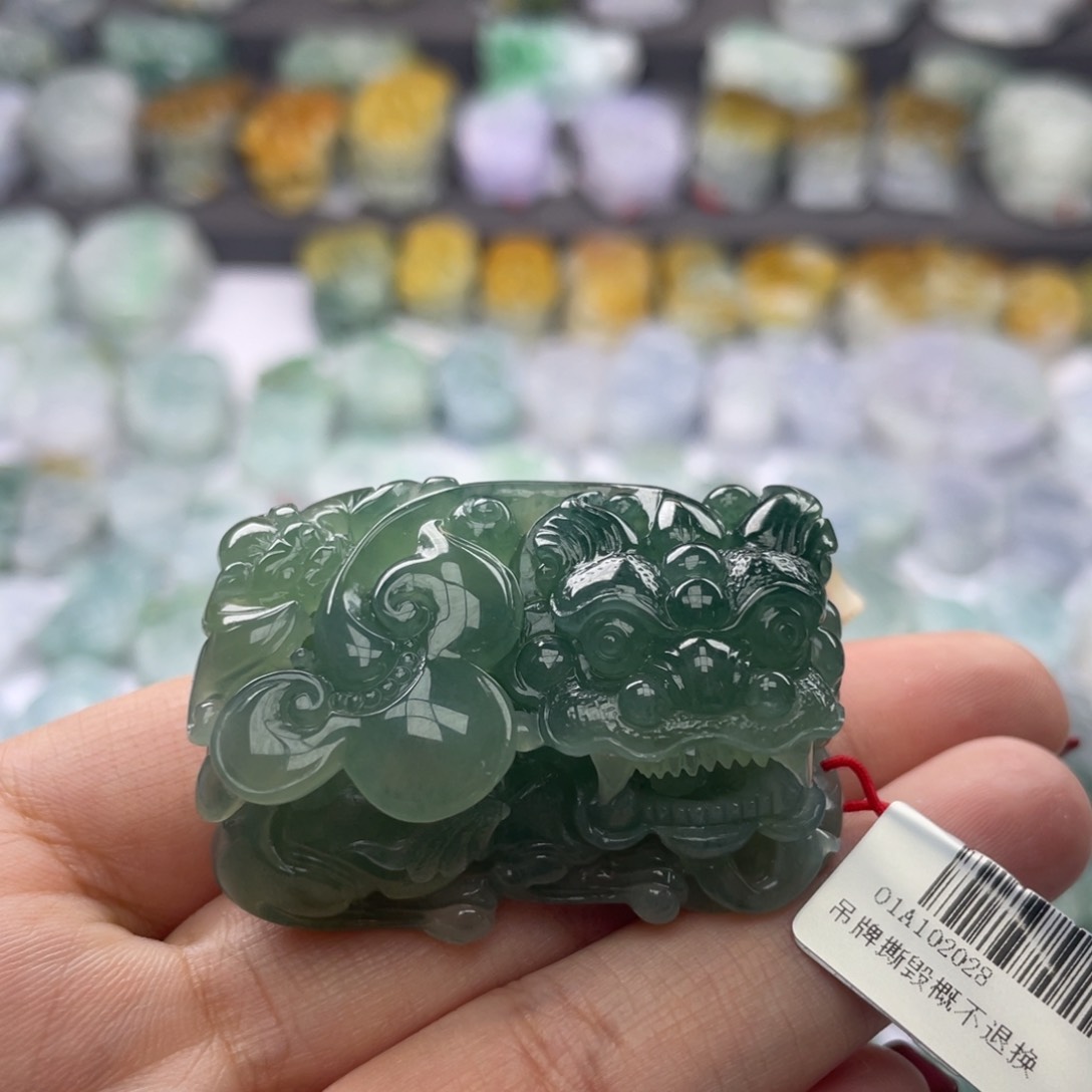 翡翠颈饰未镶嵌貔貅