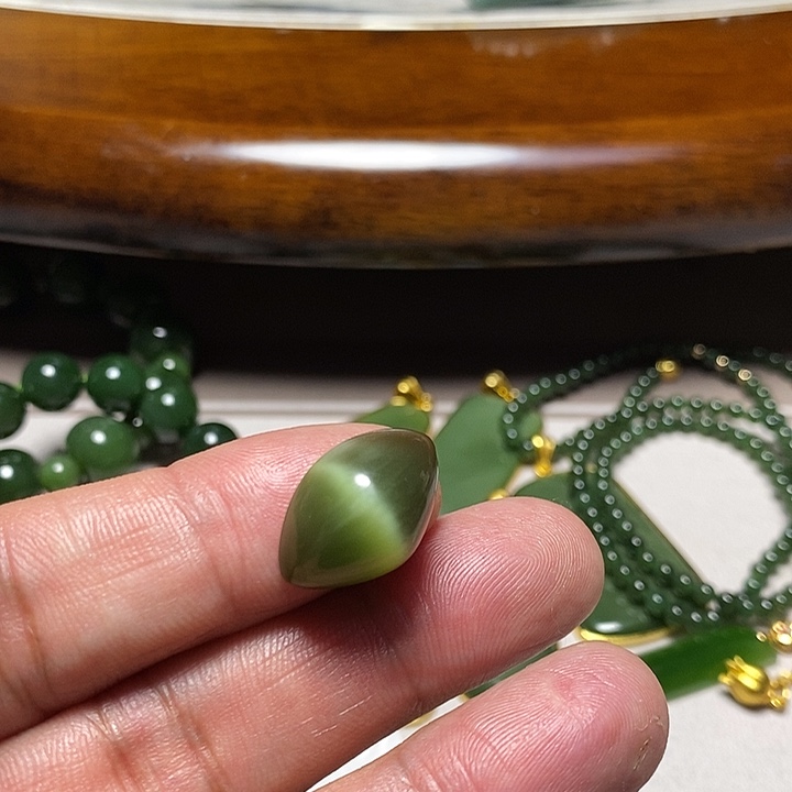 橘***夏和田玉（碧玉）未镶嵌颈饰