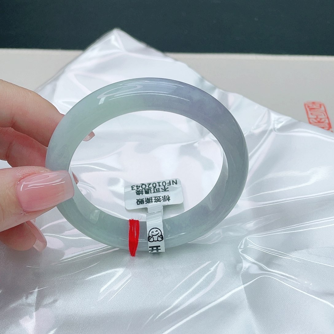 翡翠手镯未镶嵌正55