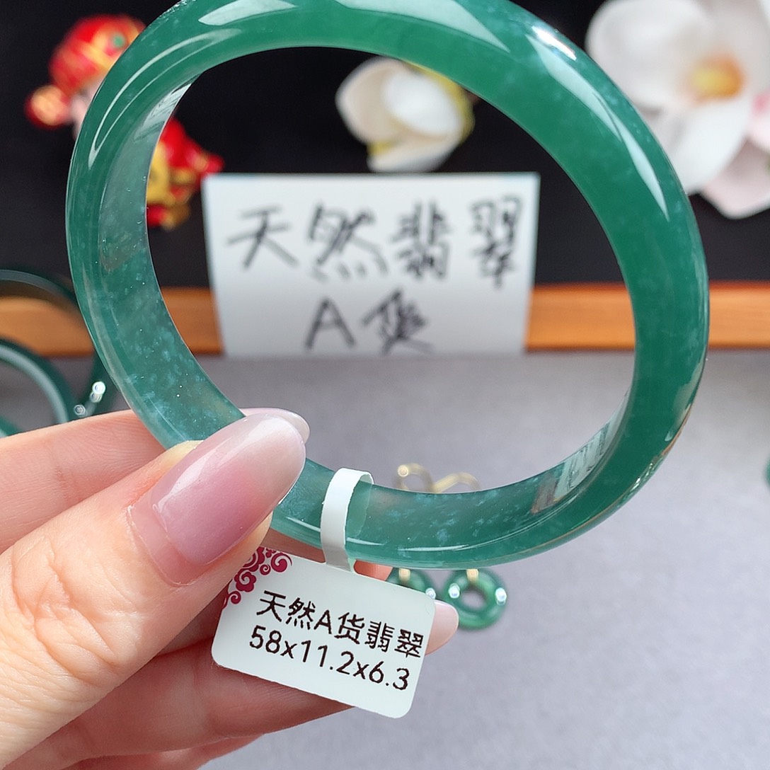 翡翠手镯（圆镯）未镶嵌
