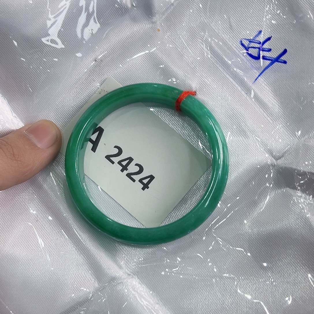 翡翠手镯未镶嵌多样性