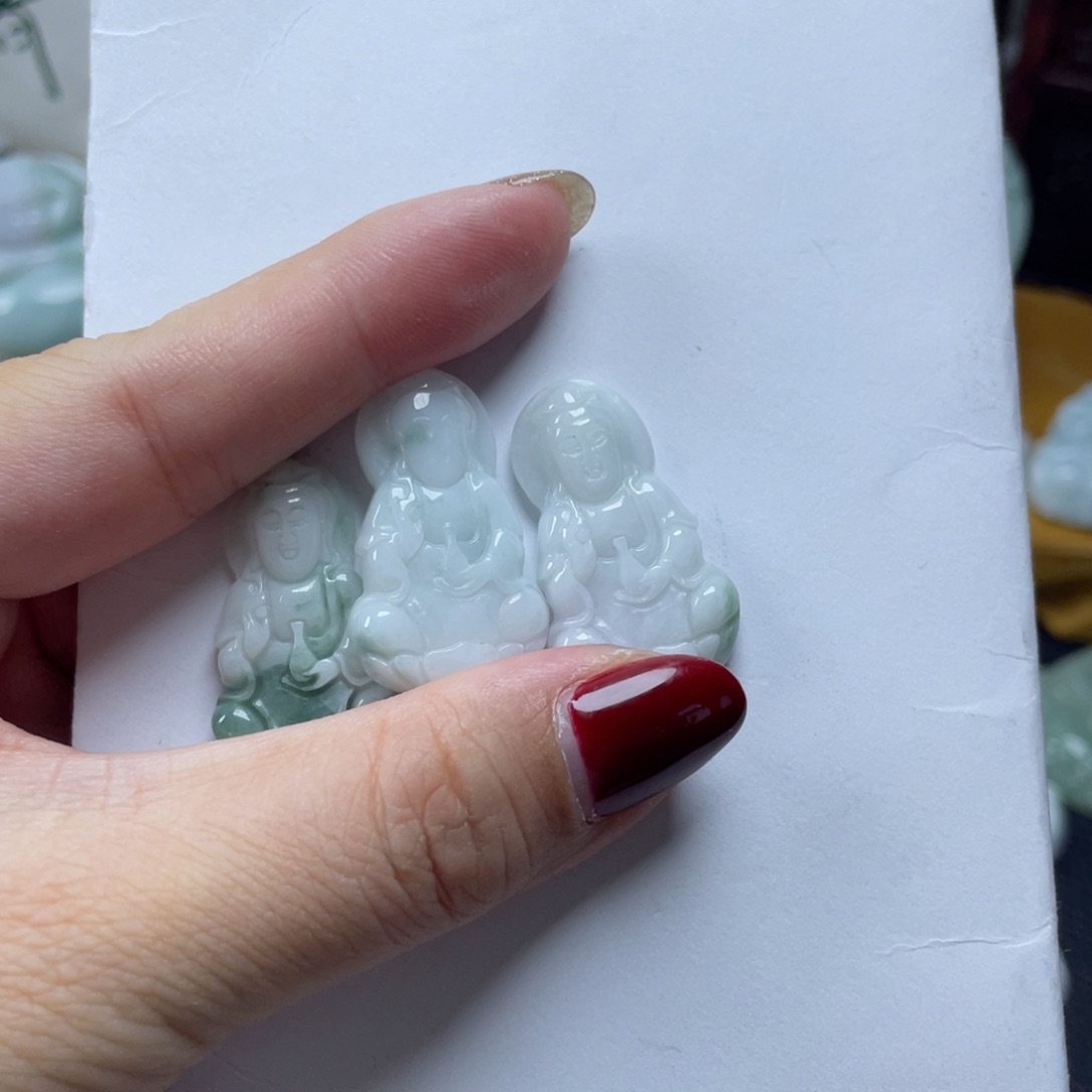 翡翠颈饰未镶嵌观音