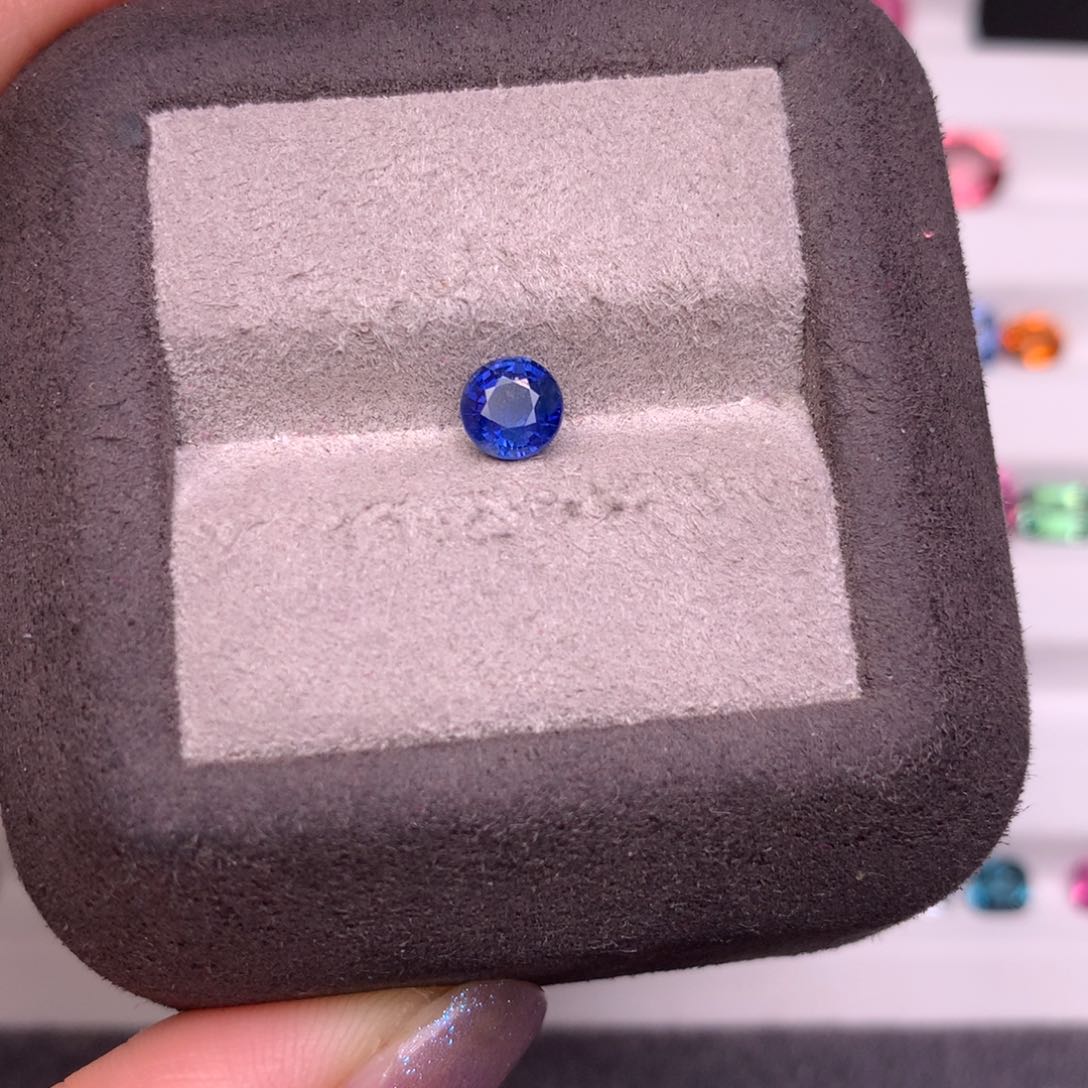 蓝宝石裸石未镶嵌0.83克拉