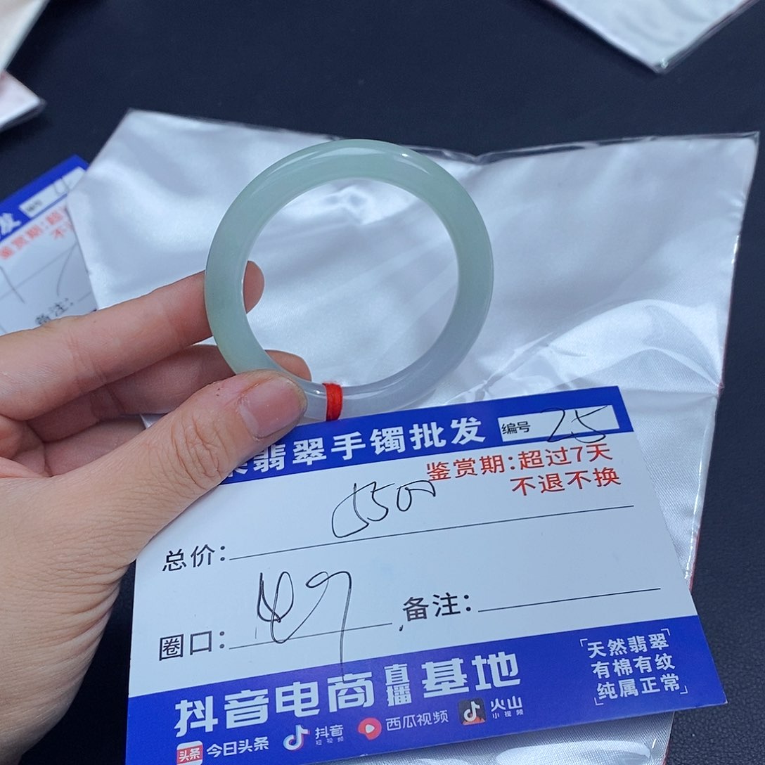 翡翠手镯未镶嵌再*续翡翠
