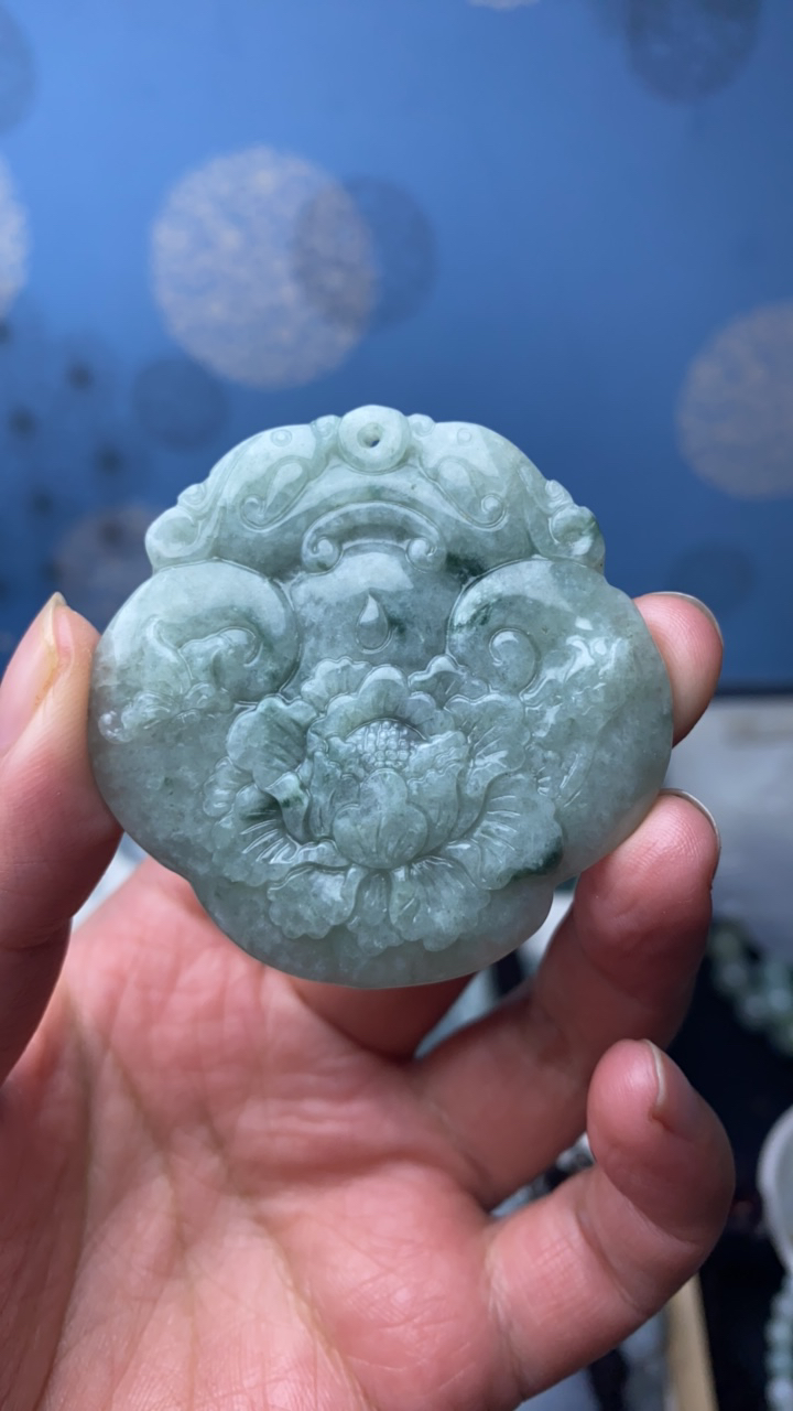 天然翡翠牡丹花牌吊坠