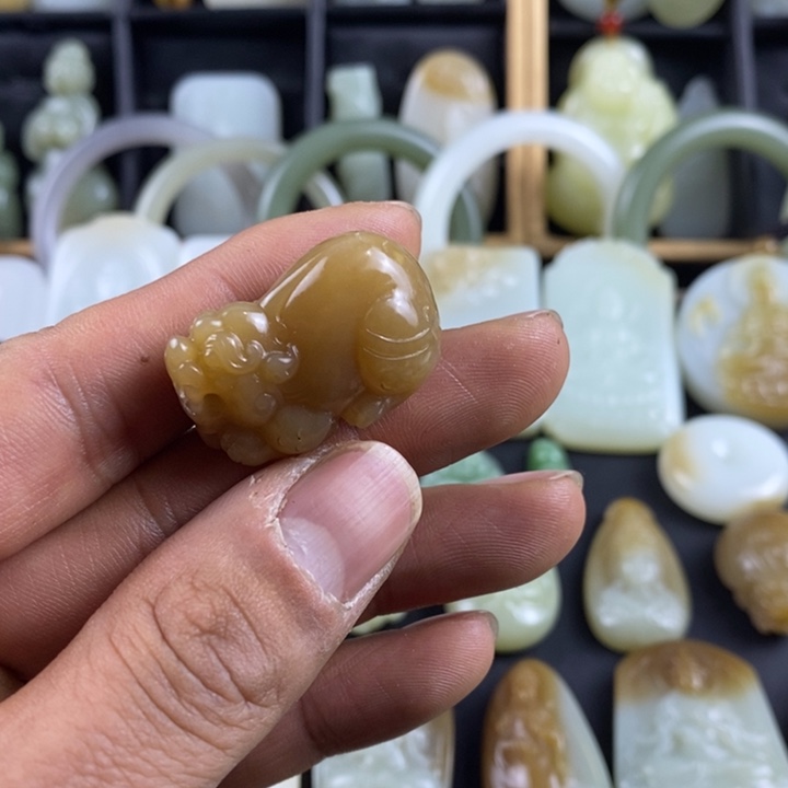 和田玉挂件未镶嵌铭***疆