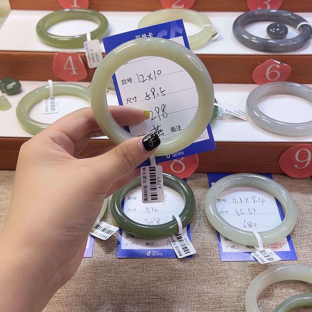 未镶嵌手镯和田玉燕