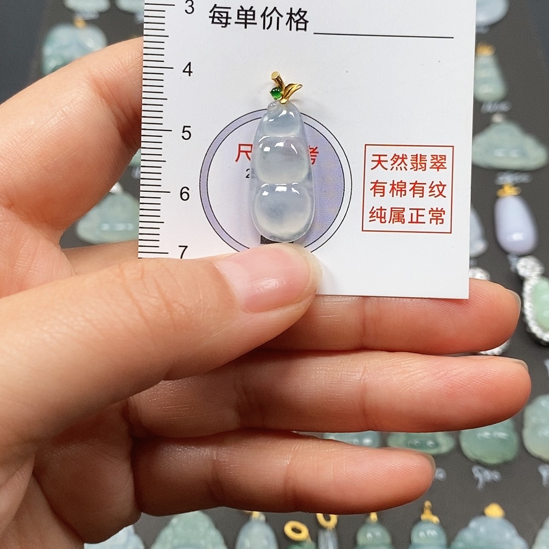 ****e翡翠18K金镶嵌颈饰