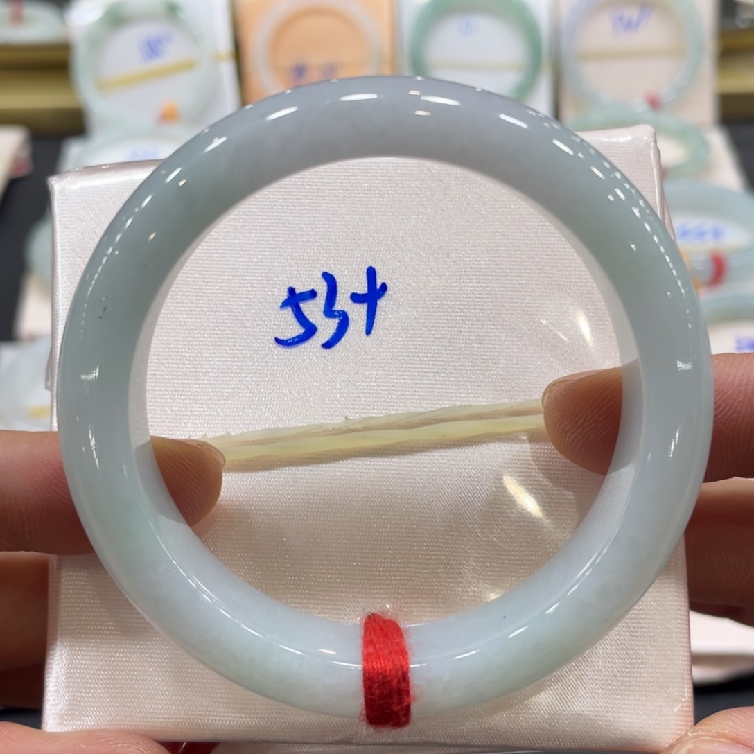 翡翠手镯未镶嵌翡翠手镯