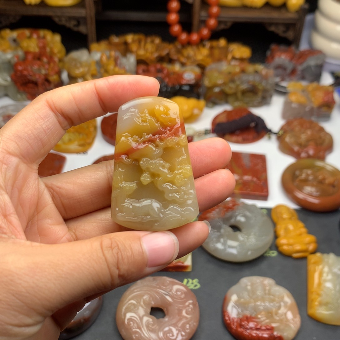 石英质玉（黄龙玉）挂件未镶嵌