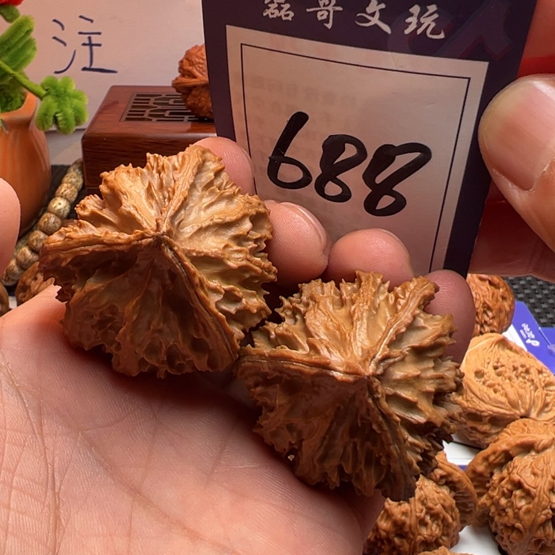 文玩核桃把件全品野生灯笼三棱41尺寸688号