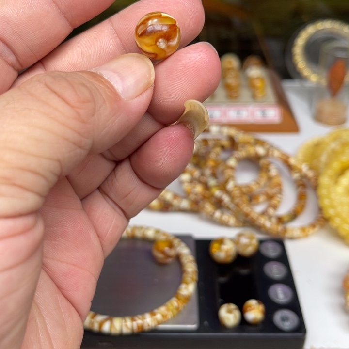 琥珀未镶嵌裸石89号