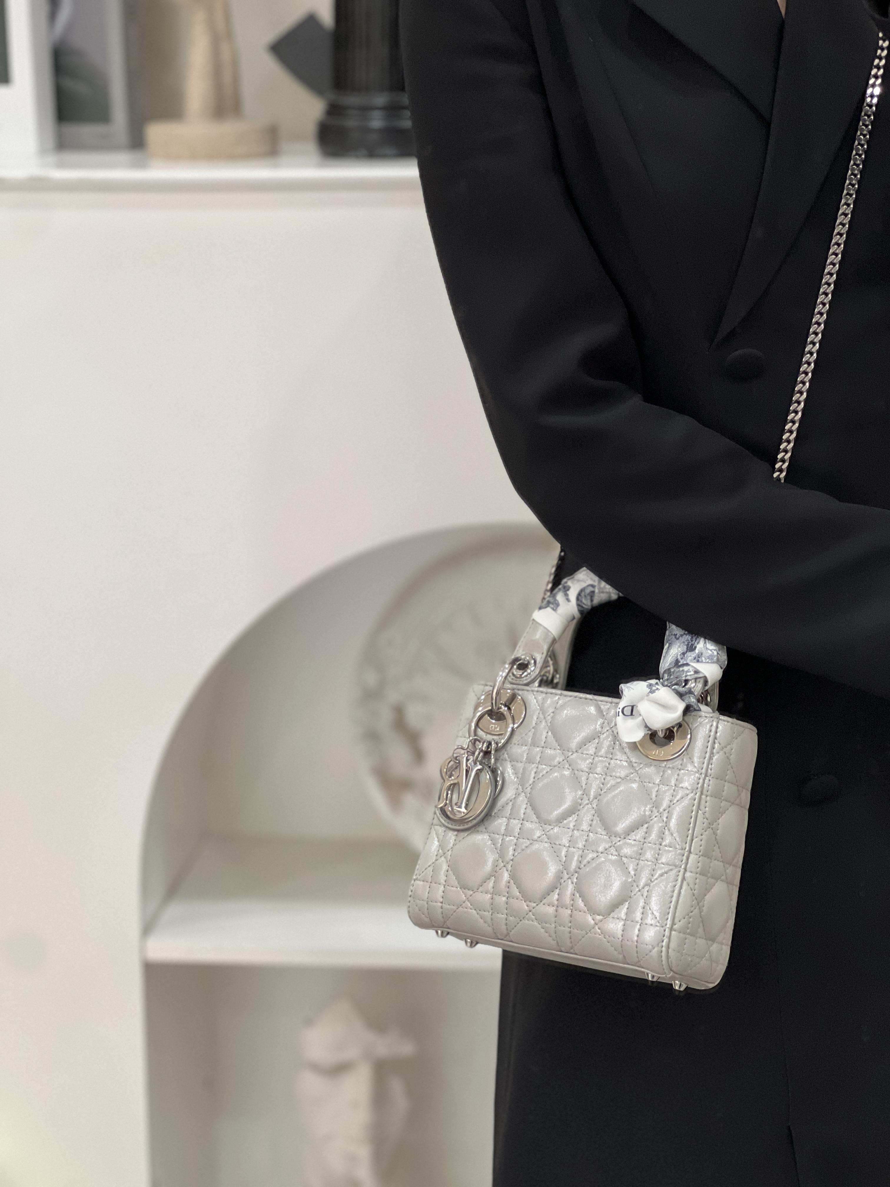 95新 DIOR/迪奥 98新/戴妃三格布面亮银包/优品