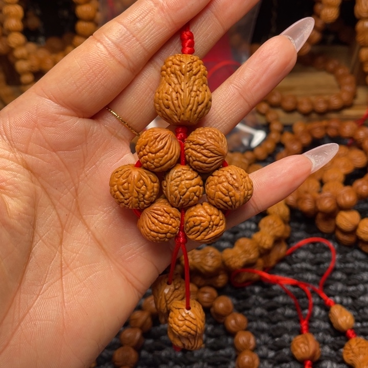 木质类龙纹桃枭挂件