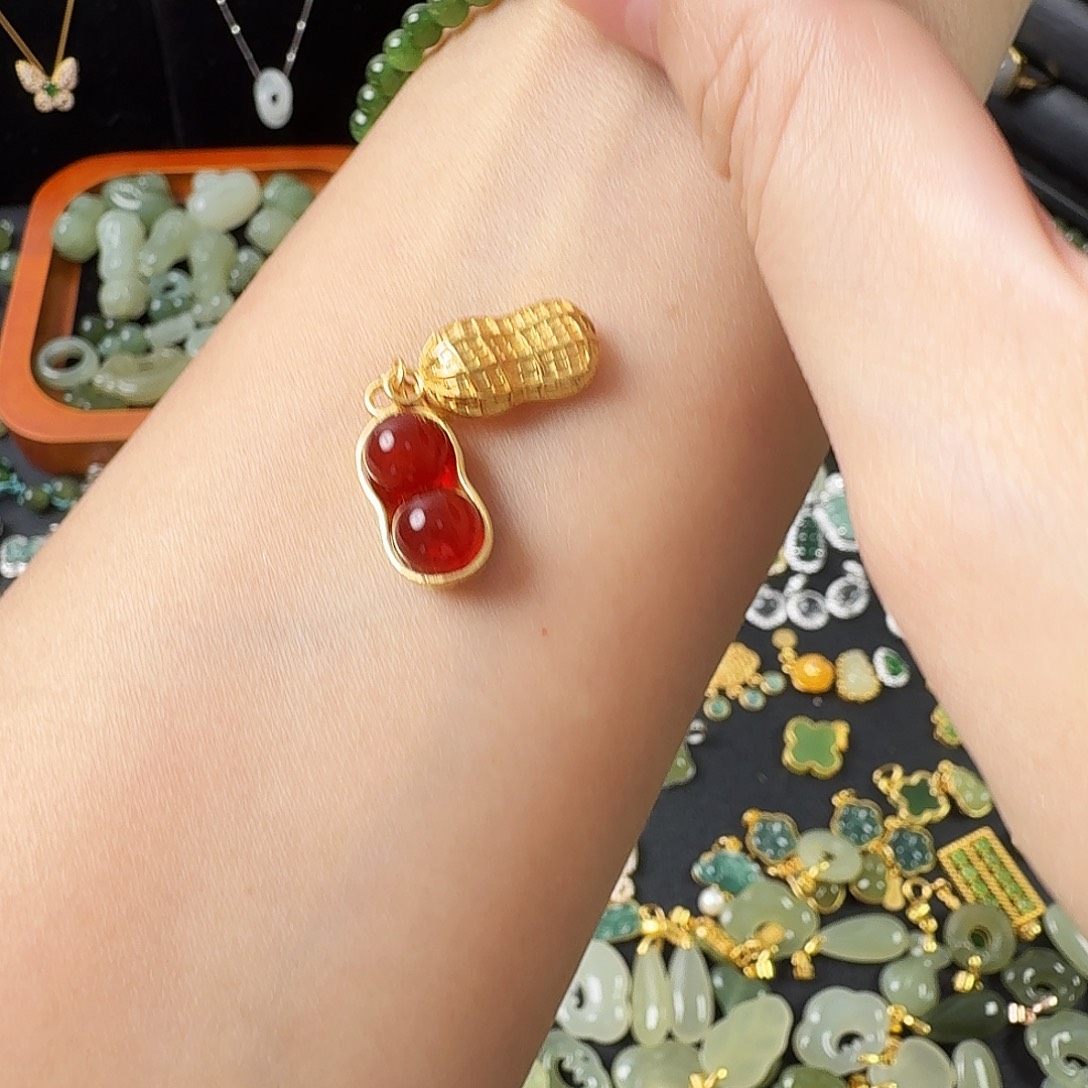 幸***星和田玉未镶嵌颈饰