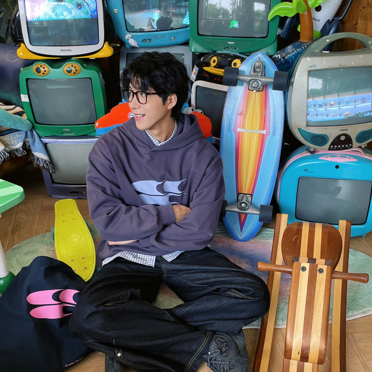 每个配色都想留！！经典logo连帽卫衣 男女同款（微瑕）