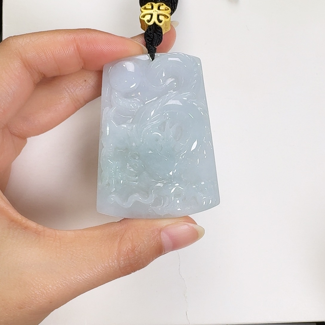 翡翠颈饰未镶嵌龙牌