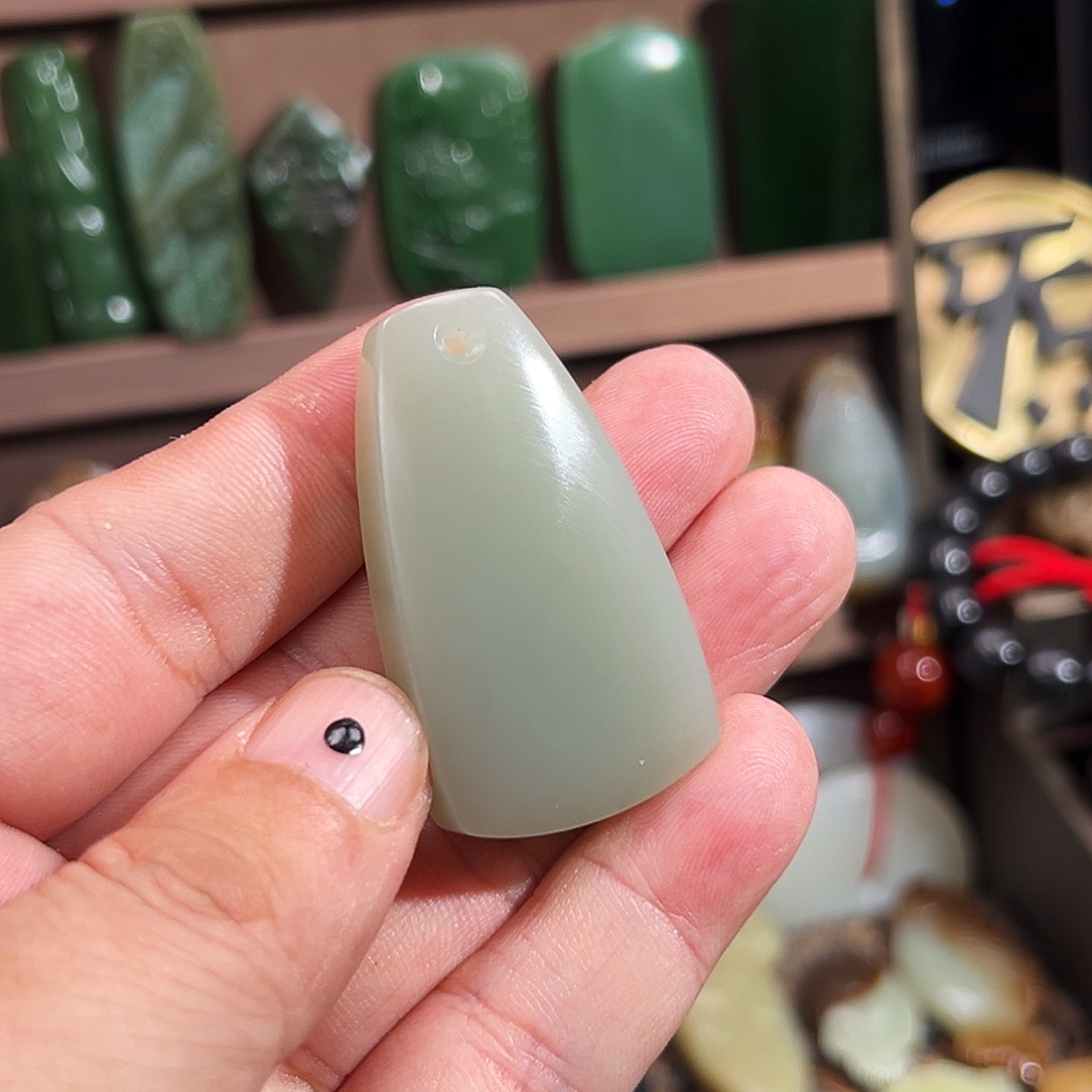 和田玉颈饰未镶嵌新疆茉莉奶绿细油料无事牌