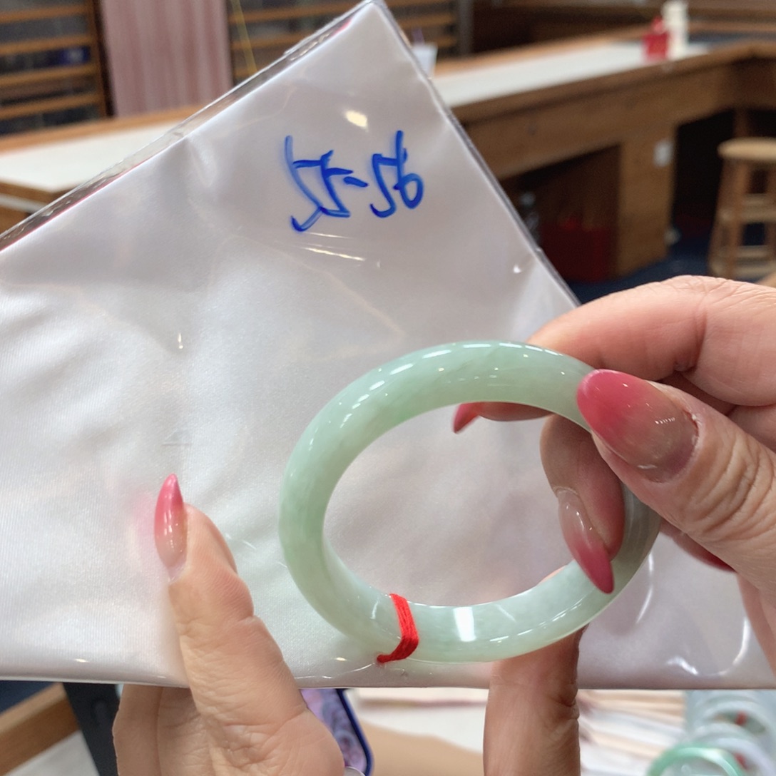 翡翠未镶嵌手镯48小时鉴赏