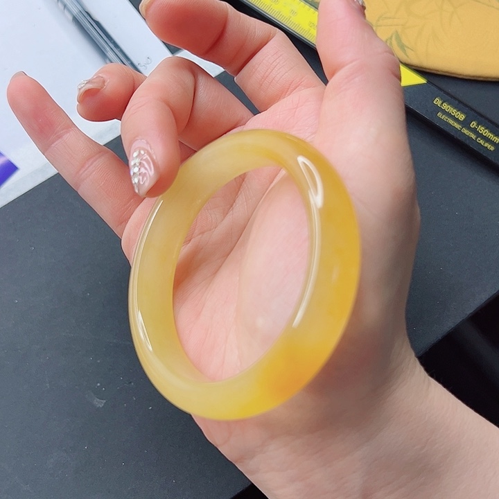 石英质玉手镯未镶嵌126-56