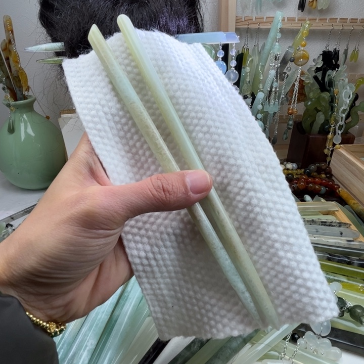 蛇纹石玉发饰未镶嵌一对，长度20，天青冻