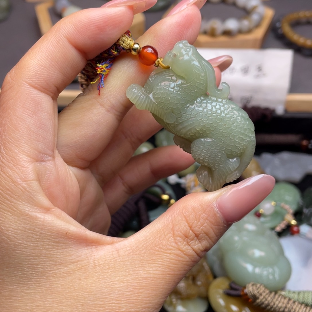 和田玉颈饰未镶嵌