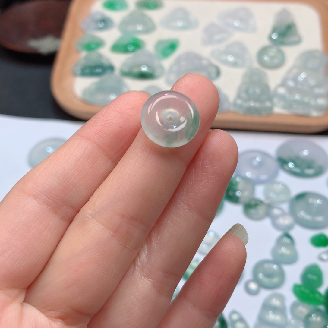 翡翠未镶嵌颈饰所***好高冰飘花小平安扣