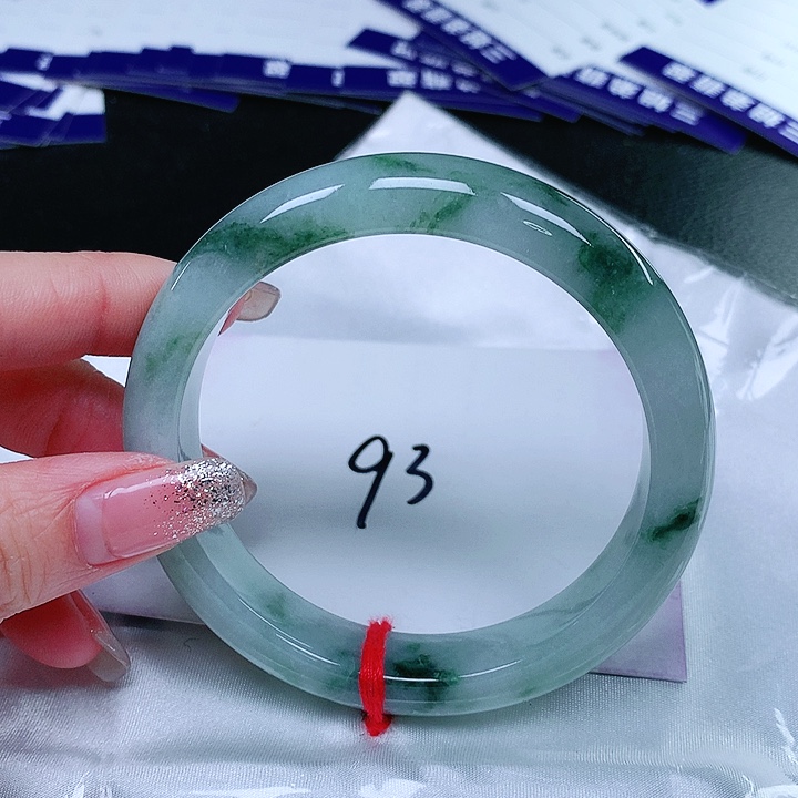 翡翠手镯未镶嵌翡翠手镯未镶嵌