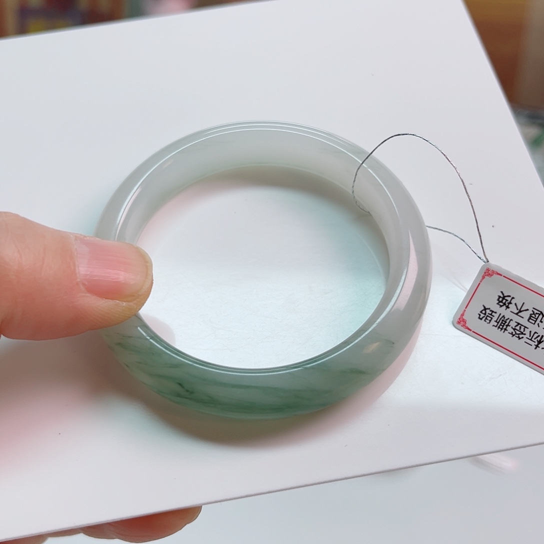 石英质玉手镯未镶嵌爱**己