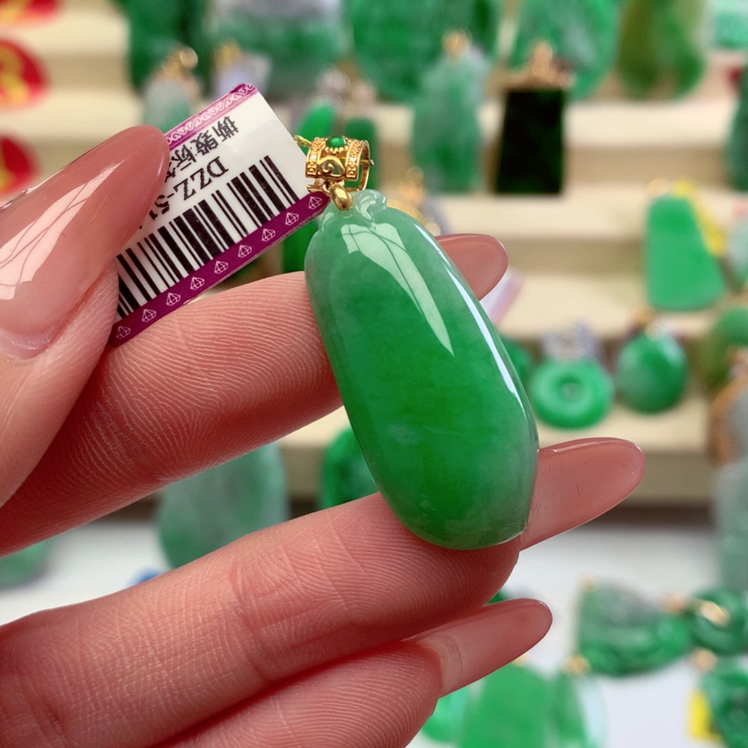 翡翠颈饰18K金镶嵌挂件