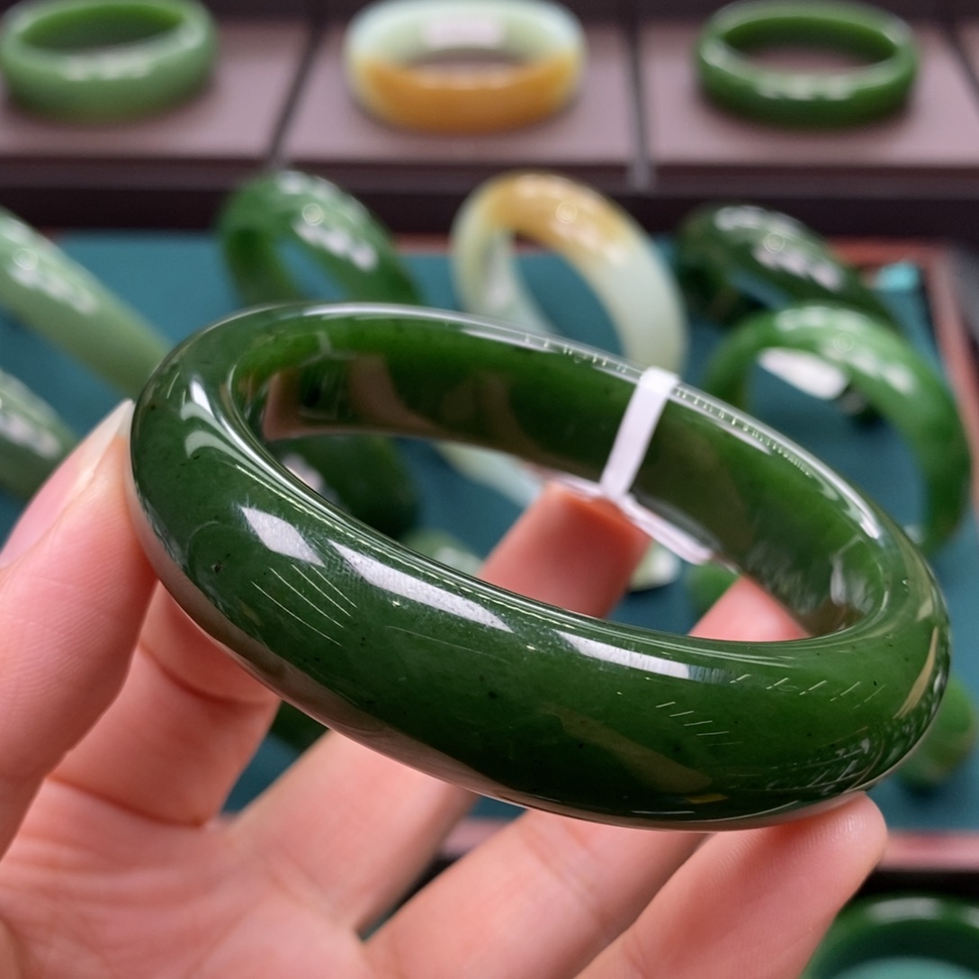 和田玉（碧玉）未镶嵌手镯