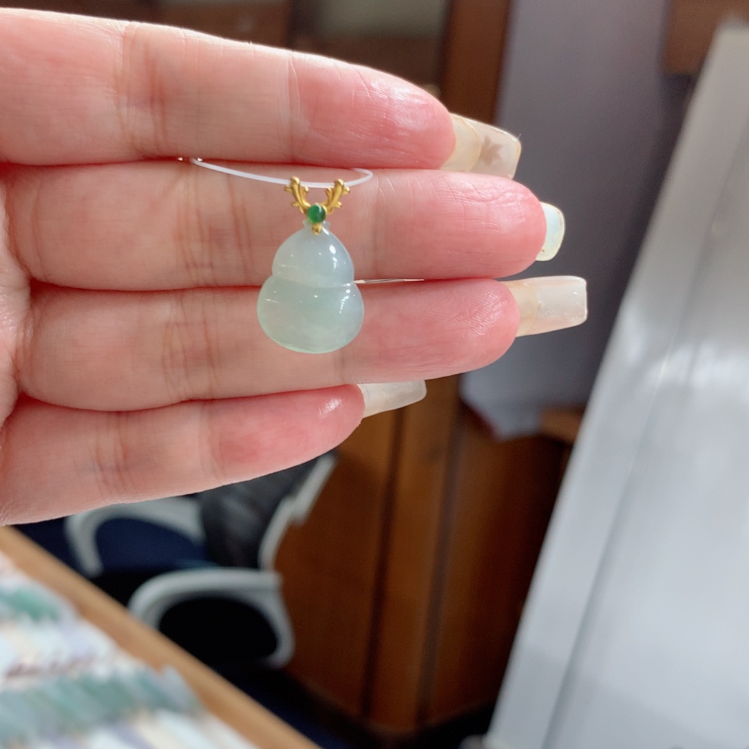 翡翠颈饰18K金镶嵌小****记翡翠首饰