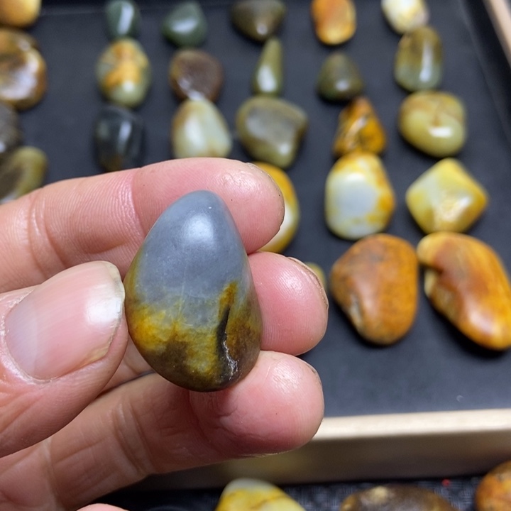 花***林和田玉（糖玉）未镶嵌珠宝奇石