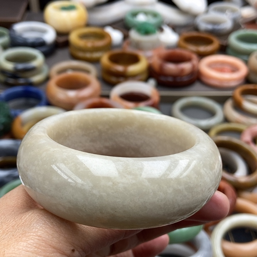 【闪购商品】石英质玉手镯60未镶嵌