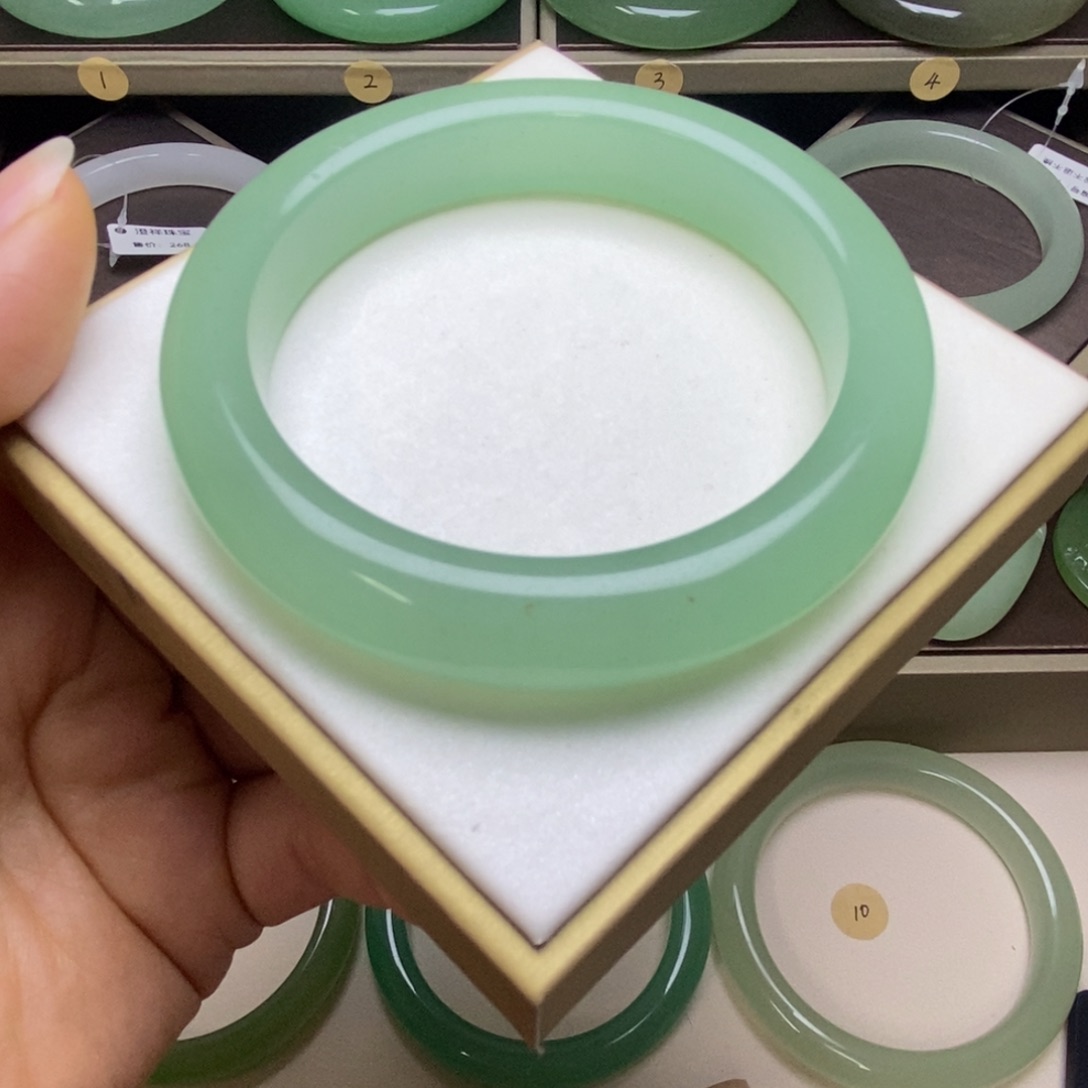 东陵石未镶嵌手镯