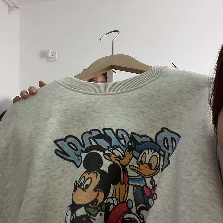 加绒麻白米奇卫衣