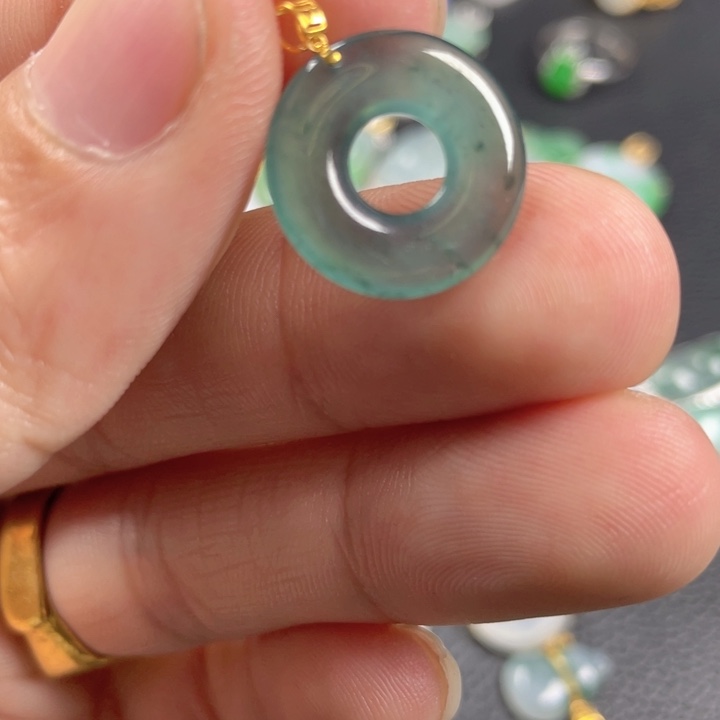 翡翠颈饰18K金镶嵌翡翠