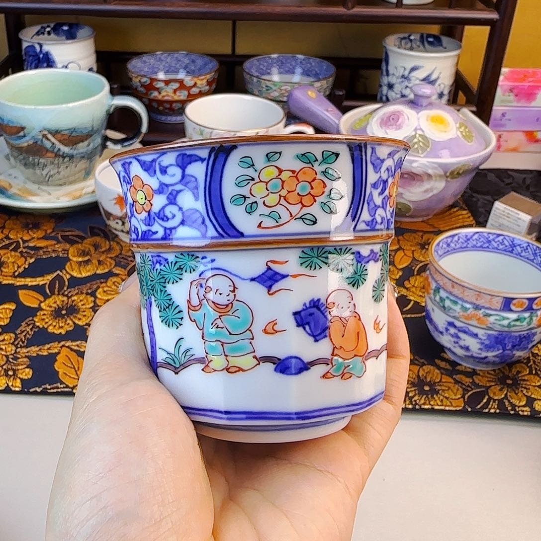 他家茶具瓷器真美！