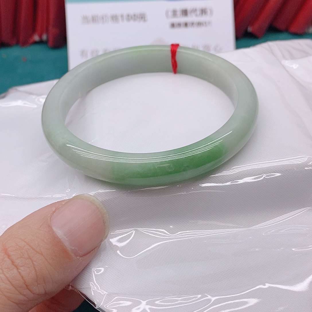 翡翠手镯未镶嵌水*花522222222222