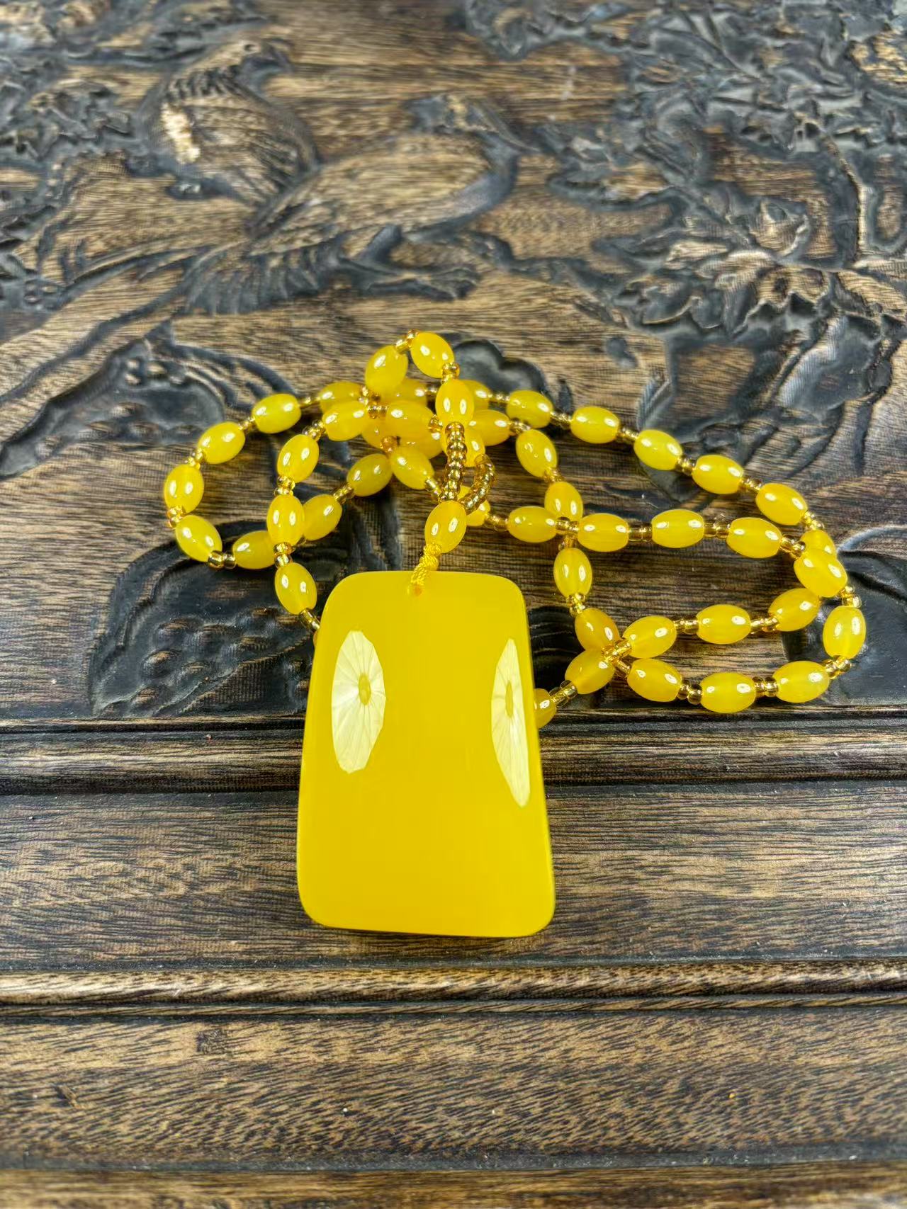 蜜蜡鸡油黄无事牌吊坠一个{小七甄选}