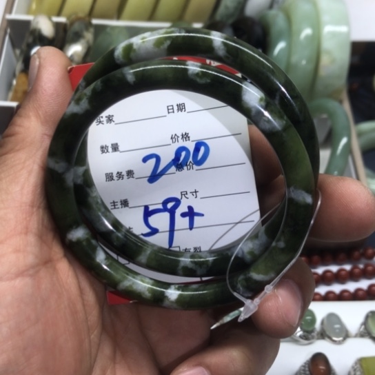 蛇纹石玉未镶嵌手镯