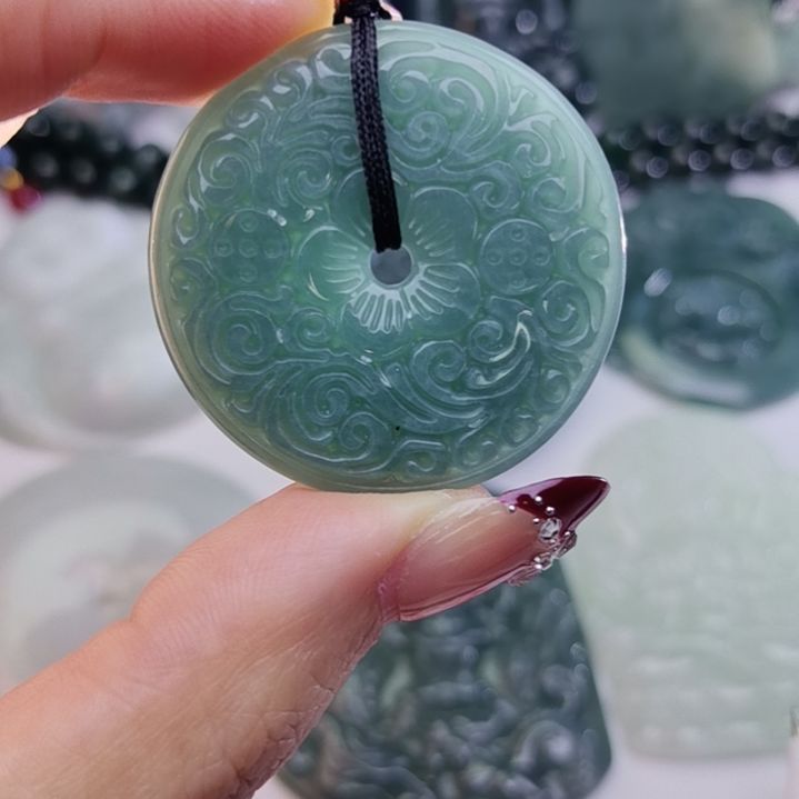 翡翠颈饰未镶嵌天然的A货翡翠多样性发货