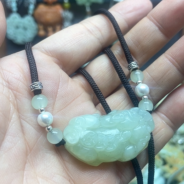 未镶嵌蛇纹石玉颈饰