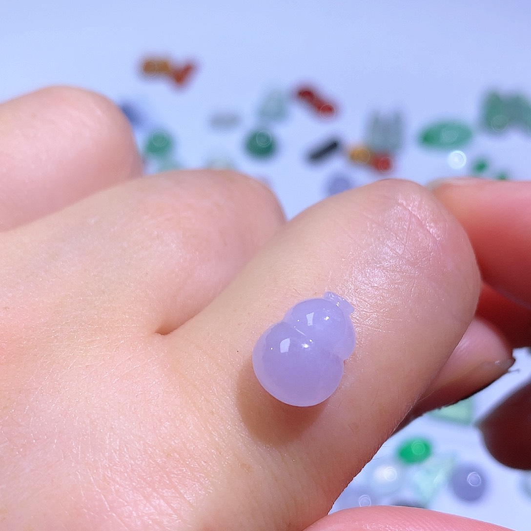 翡翠未镶嵌颈饰葫芦