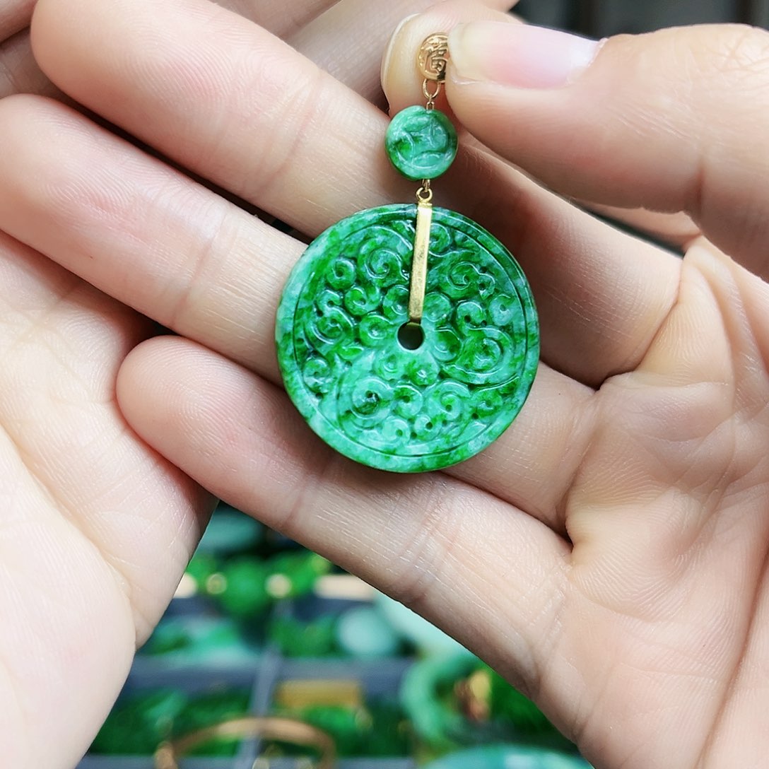 翡翠颈饰18K金镶嵌吊坠